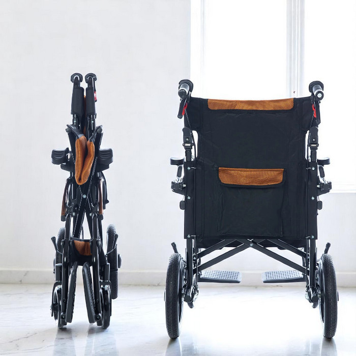 RÖMER%20R212%20Hafif%20Manuel%20Tekerlekli%20Sandalye